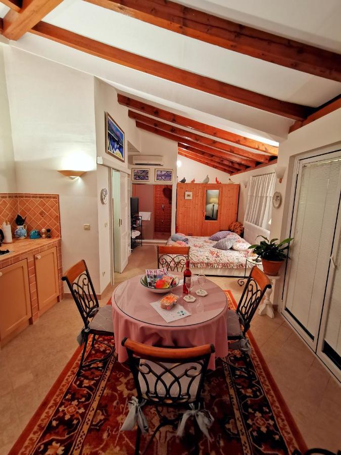 Sylvia Studio Apartment *